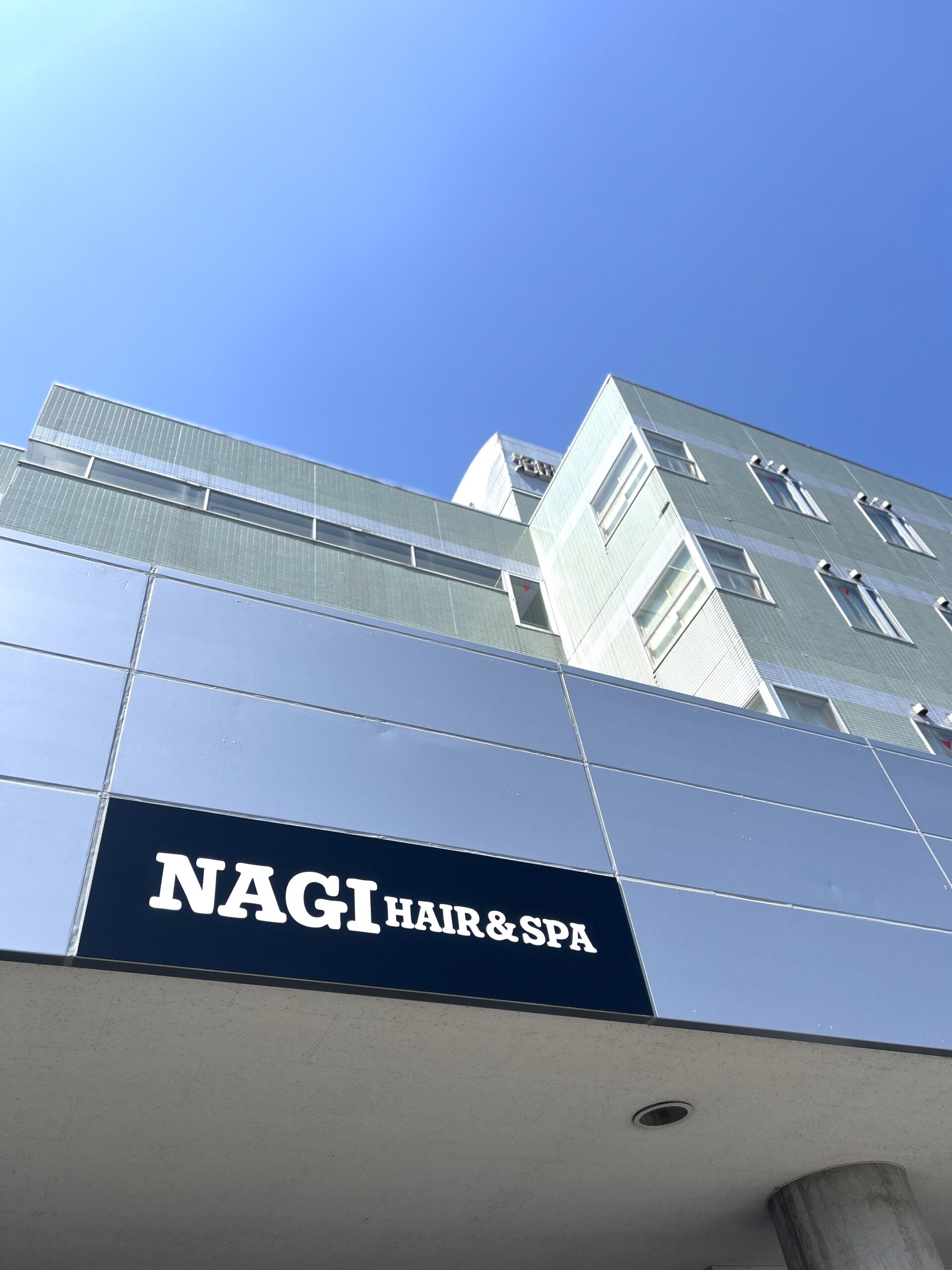 沼田市西原新町のNAGI HAIR＆SPAの美容室のおしゃれな美容室の写真。パブリックホテルの1階
　
